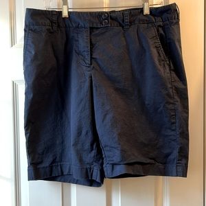 Vineyard Vines, Women’s shorts. Size 12. Inseam 10”. Navy. Two side pockets.